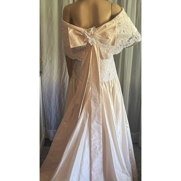 Vintage ILGWU Pink Lace Off-Shoulder Formal Gown - Picture 14 of 17